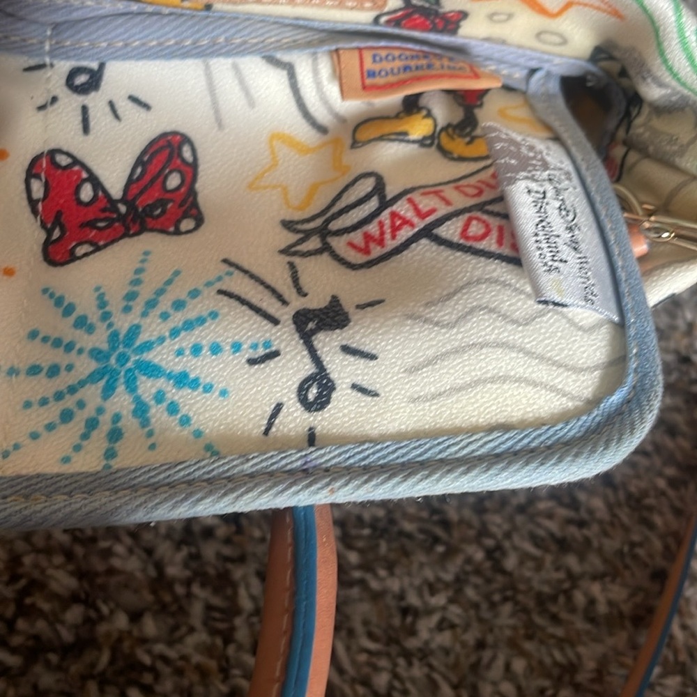 Dooney and Bourke purse - Picture 5 of 5
